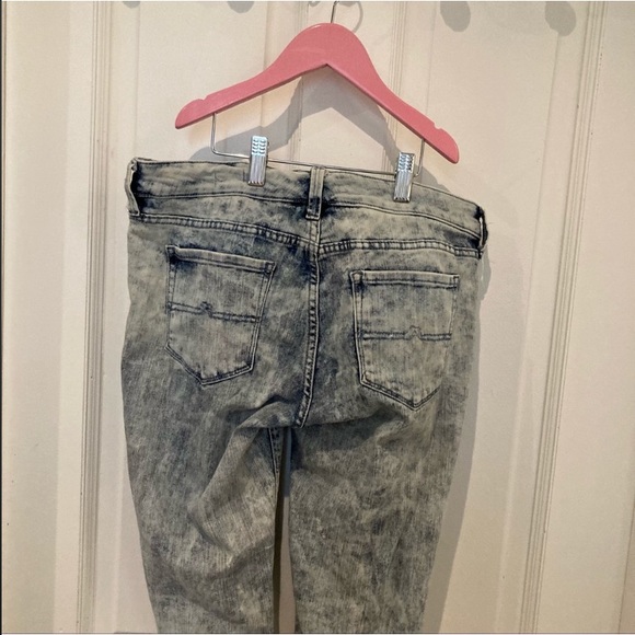 Acid Wash Jeans - Picture 5 of 7